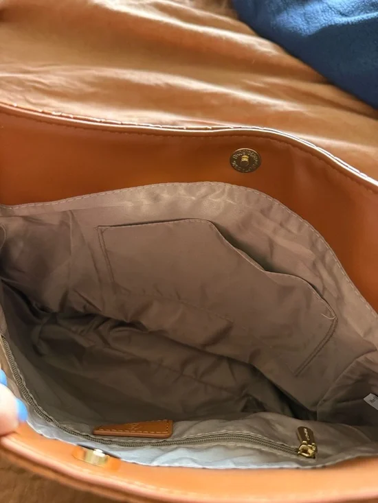 Woven faux Leather Shoulder Bag in Tan - Picture 5 of 5